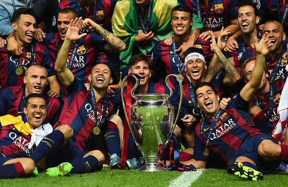 BERLIN, GERMANY - JUNE 06: Barcelona players including Javier Mascherano, Lionel Messi, Neymar and Luis Suarez celebrate victory with the trophy after the UEFA Champions League Final between Juventus and FC Barcelona at Olympiastadion on June 6, 2015 in Berlin, Germany. (Photo by Laurence Griffiths/Getty Images)