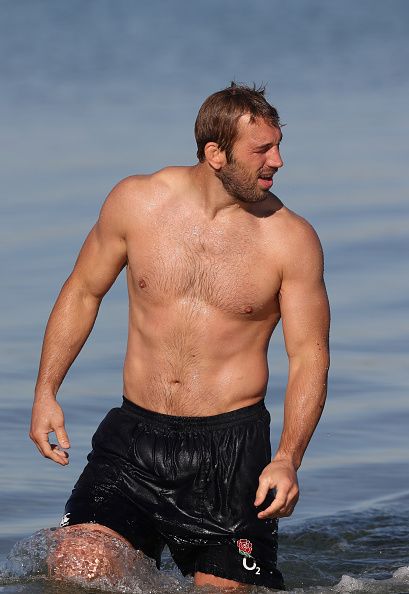 MELBOURNE, AUSTRALIA - JUNE 15: Chris Robshaw takes a dip in the ocean, with a chilly water temperature of 11c during the England recovery session held at St. Kilda Beach on June 15, 2016 in Melbourne, Australia. (Photo by David Rogers/Getty Images)