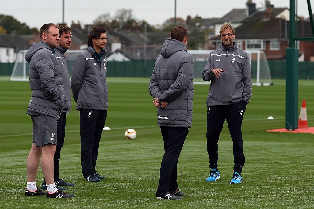 LIVERPOOL, ENGLAND - OCTOBER 21: Liverpool manager Jurgen Klopp (R) makes a point to his assistants during a Liverpool training session at Melwood Training Ground on October 21, 2015 in Liverpool, England. (Photo by Chris Brunskill/Getty Images)