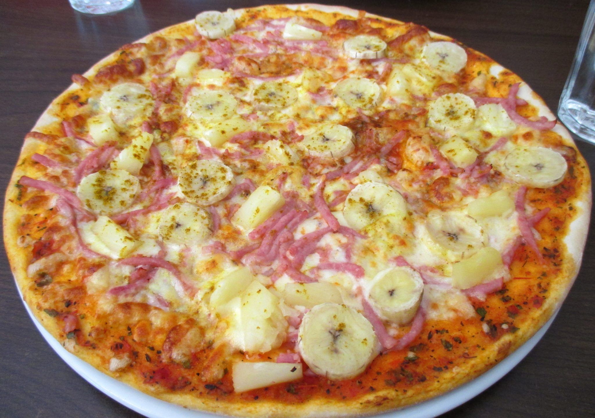 La pizza à la banane est une chose dans des pays comme la Suède et l'Afrique du Sud