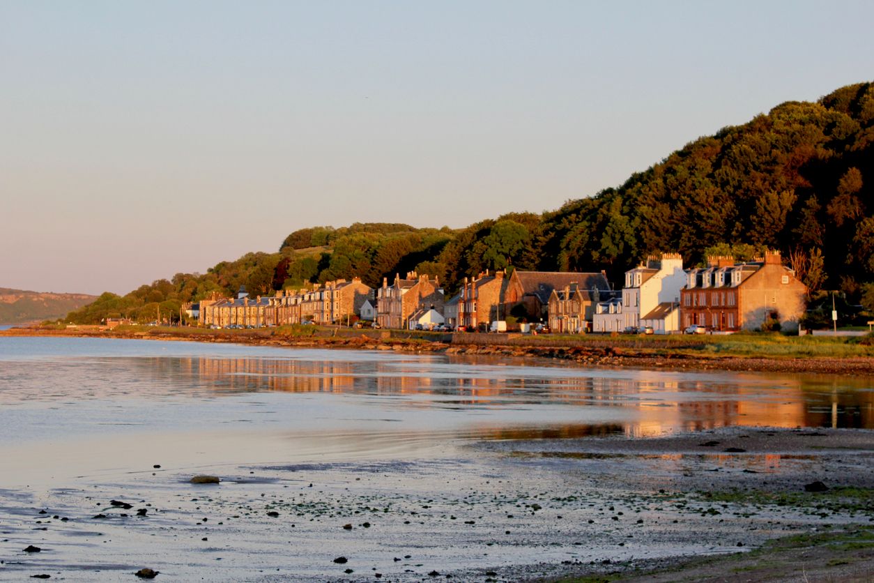 The village of Kilchattan Bay at sunset on the Isle of Bute, Scotland (Credit: Scott O'Neill)